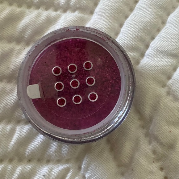 Obsessive Compulsive Cosmetics - Picture 2 of 4